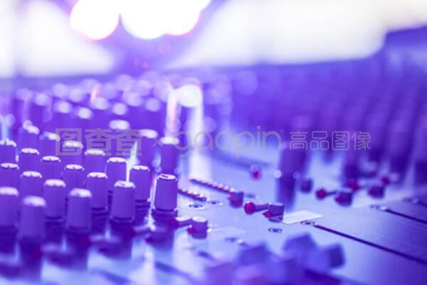 錄音棚混音臺(tái)專業(yè)音樂制作