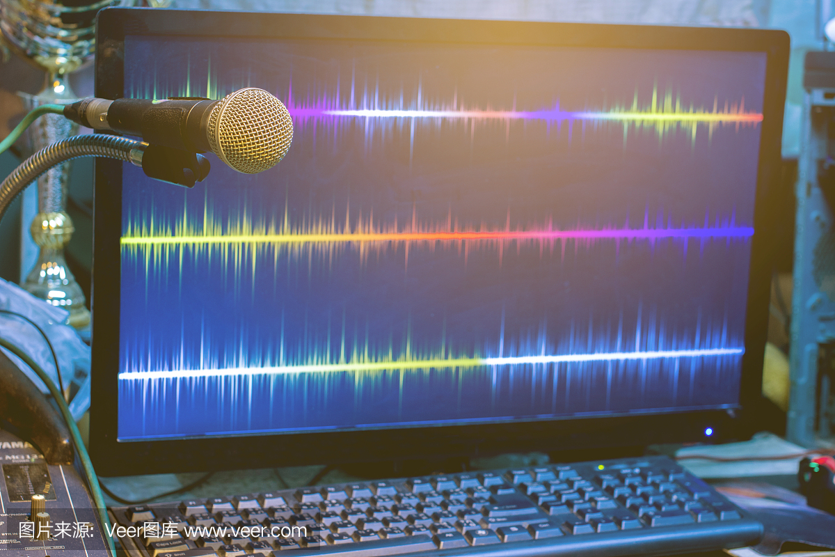 電腦錄音室的麥克風。