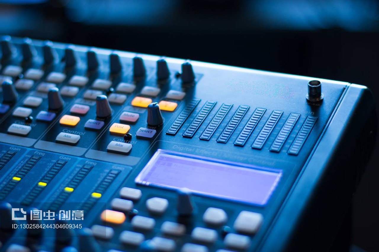 錄音室調(diào)音臺(tái):專業(yè)音樂(lè)制作